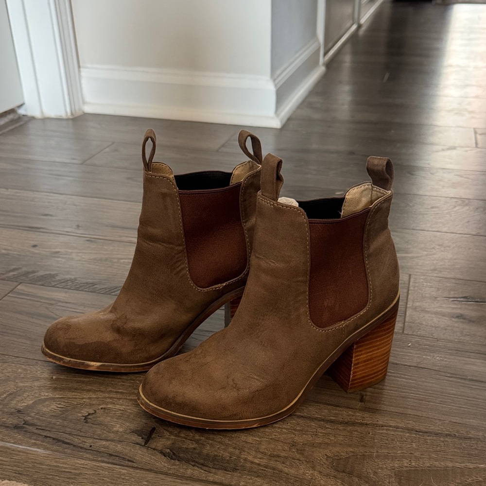 Lipstik Nettle Ankle Boots